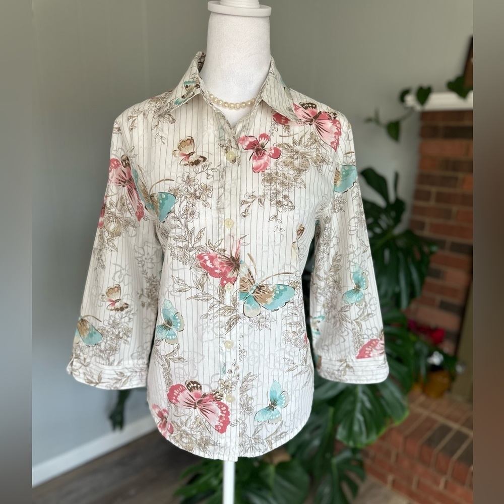 #7)  Alfred dunner 3/4 sleeve butterfly 🦋 print button down shirt excellent.